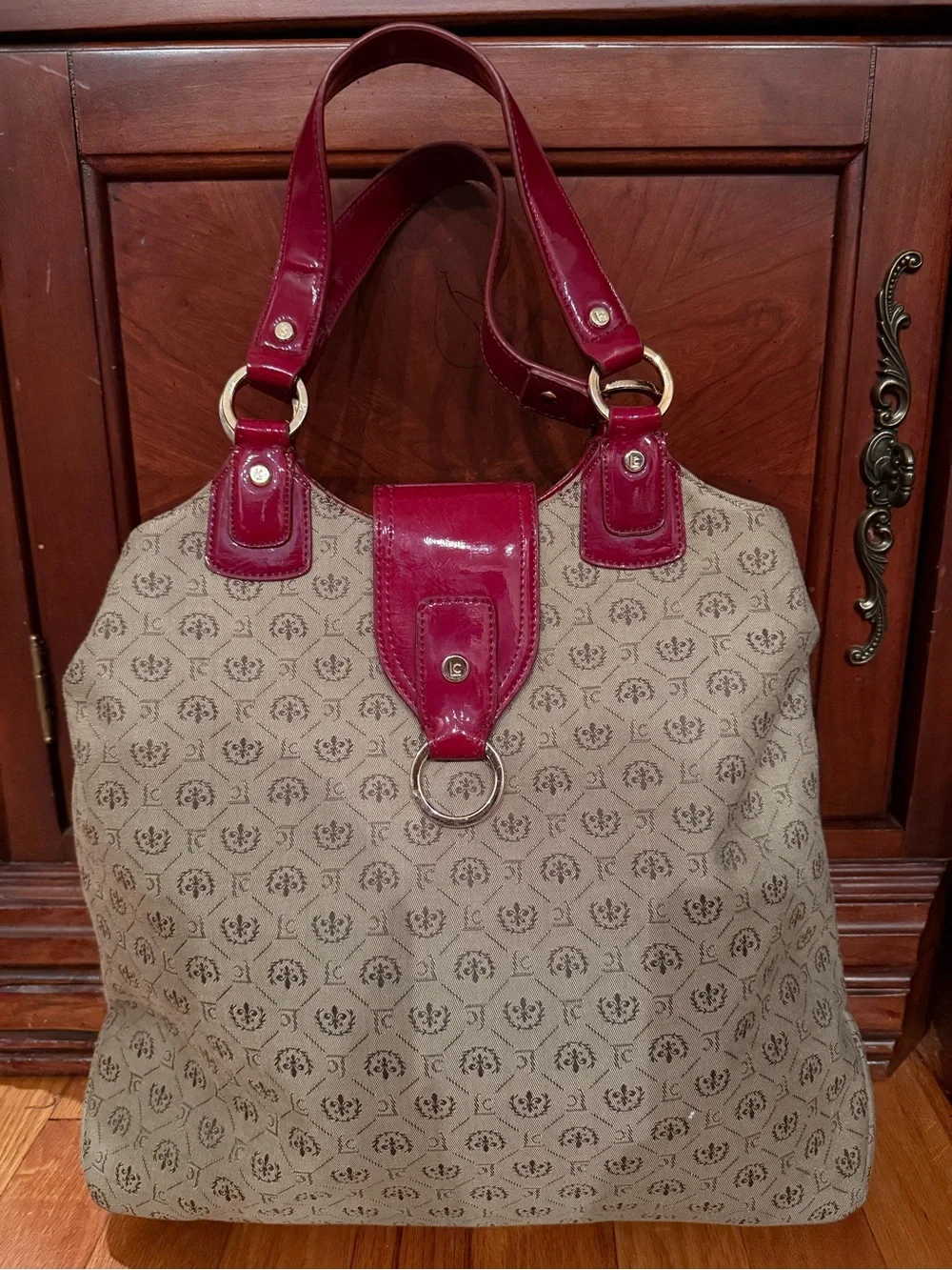 Liz Claiborne Beige Canvas Shoulder Bag with Burgundy Patent Trim